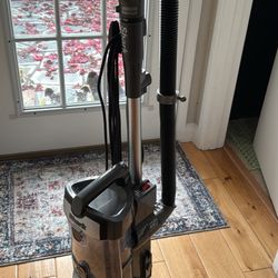 Shark Lift Away Vacuum Cleaner 