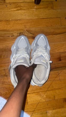 New Balance 9060 Sneakers Grey size 9m