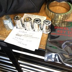 Ford Mustang oem wheel lock
