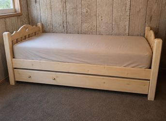 Selling twin mattress