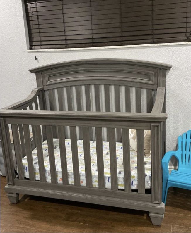 3 Piece Baby Nursery Set! Need Gone ASAP Make An Offer!