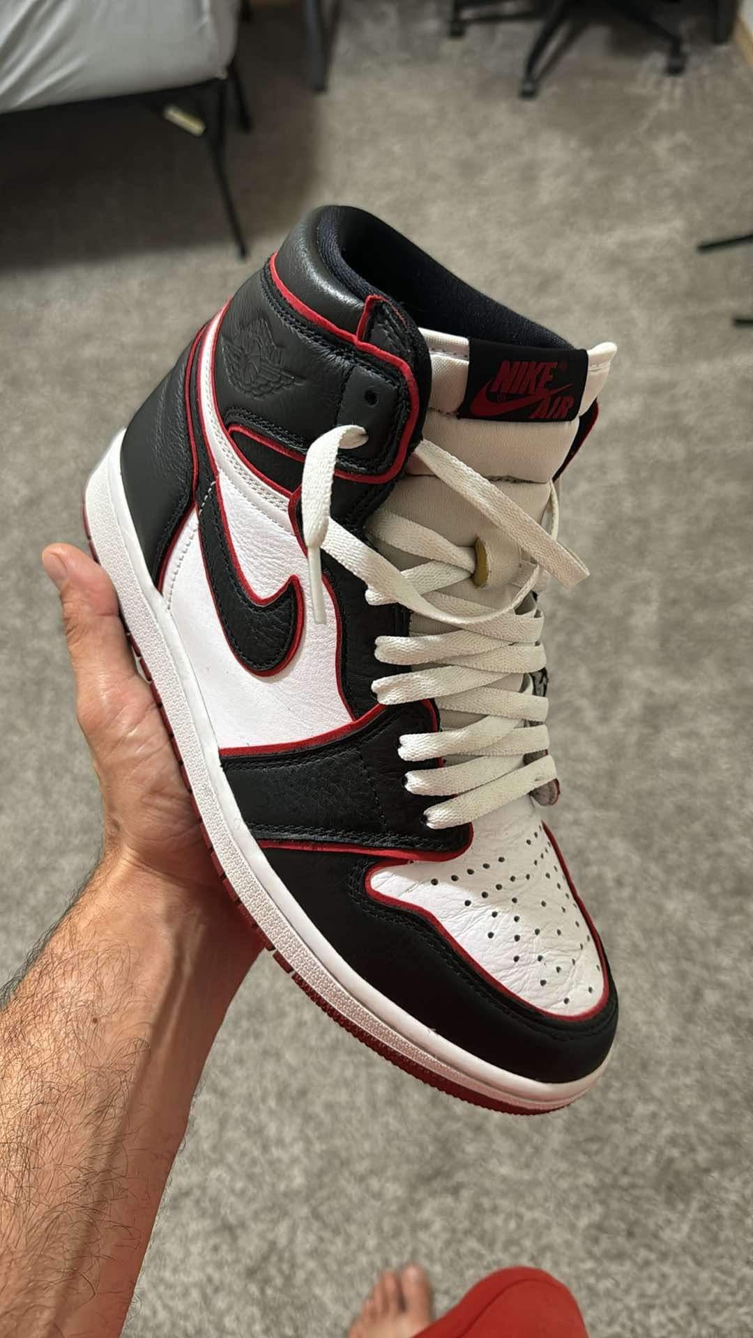 Nike Jordan 1 High Blood Line Size 9,5