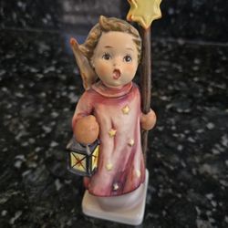 Goebel M.I. Hummel "Christmas Song" figurine (Hum 343)