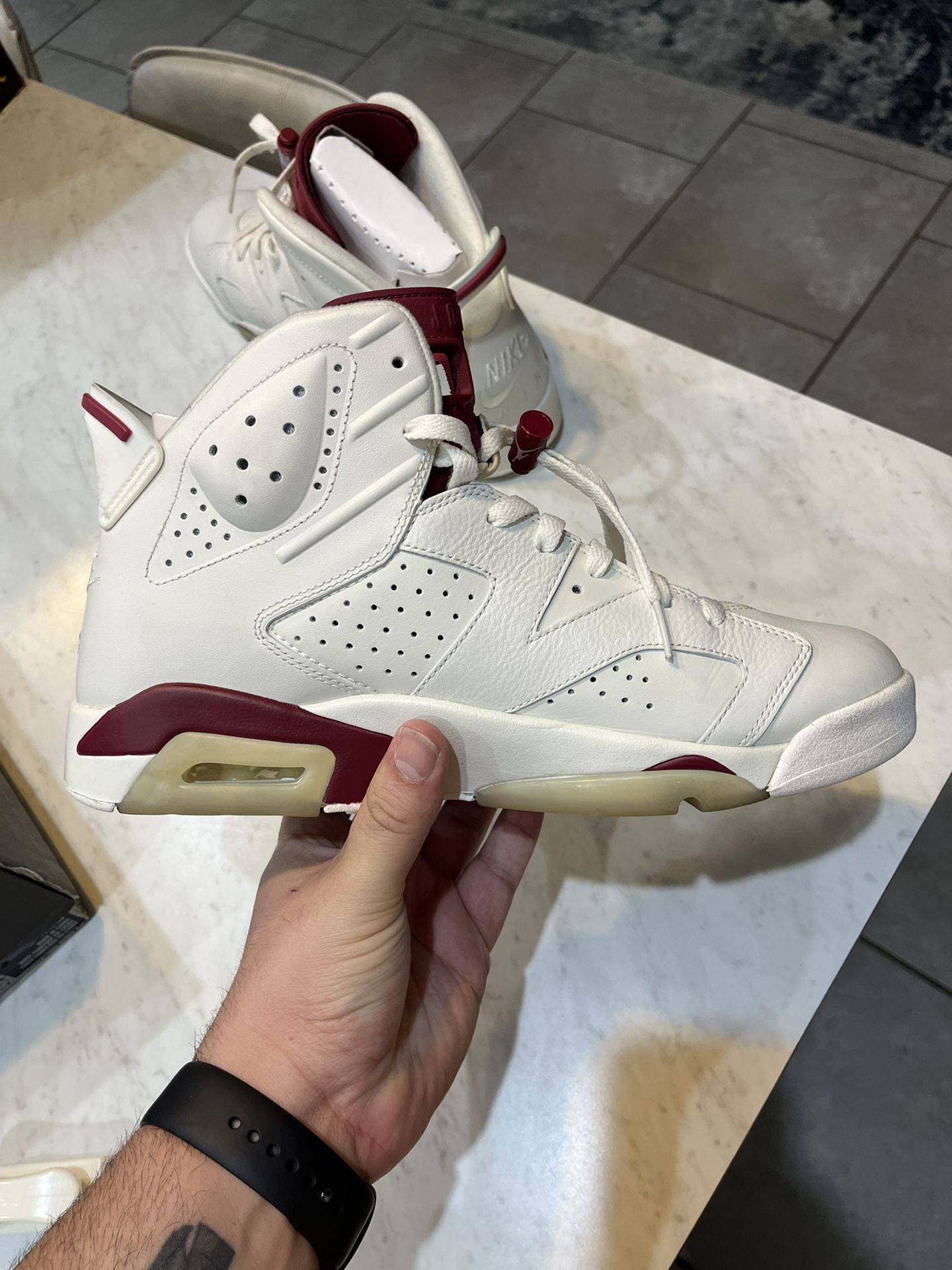 Air Jordan 6 Retro “Maroon” 2015 Size 10.5 for Sale in St. Cloud, FL