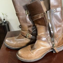 UGG Gillespie Woman’s Size 8 