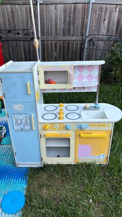 Play kitchen