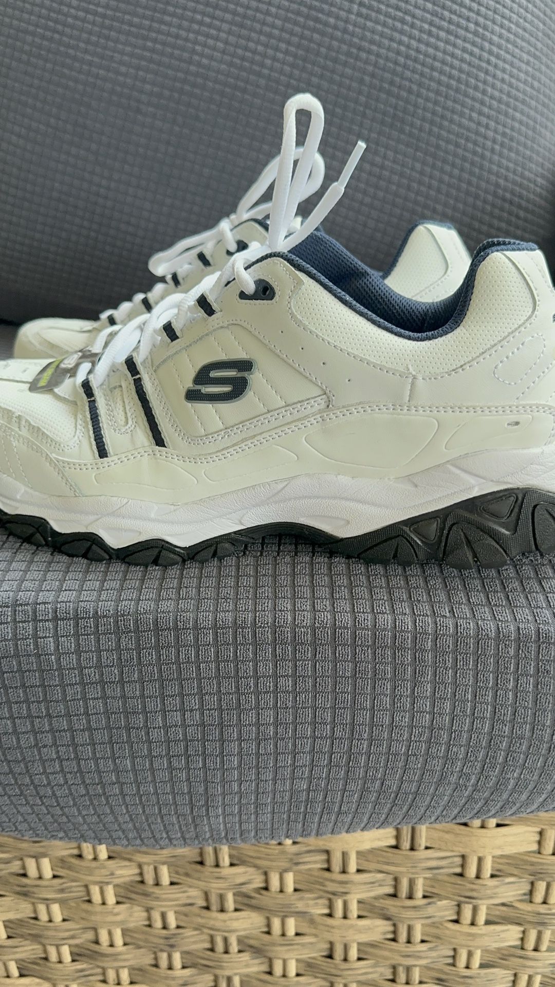 Sketchers Men’s Size 11 Sneakers Excellent Condition