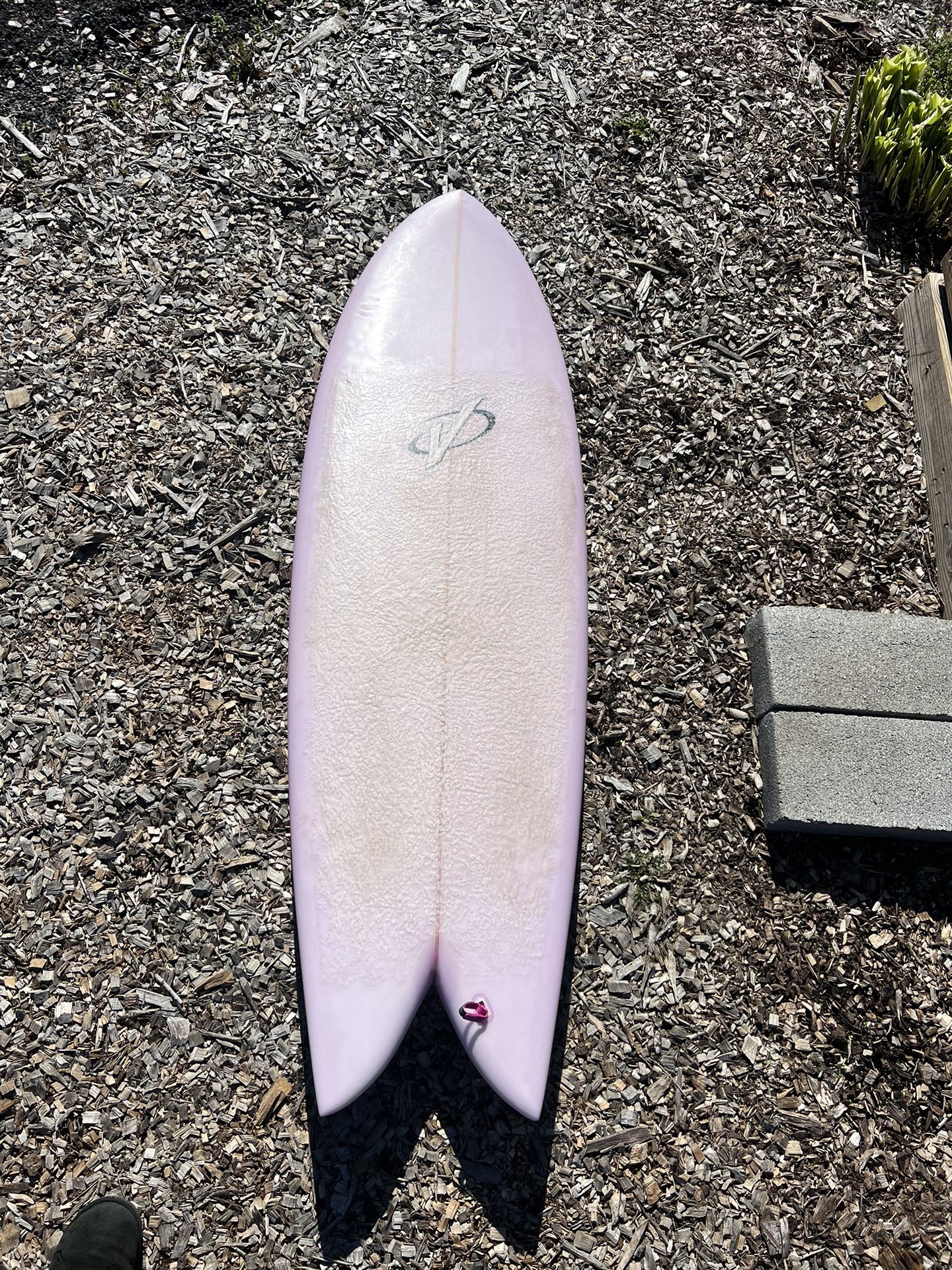 Surfboard Vernor Twin Fin Fish 5’10” Like New