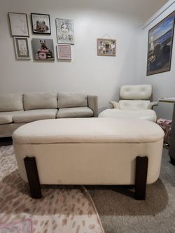 Beige Ottomon