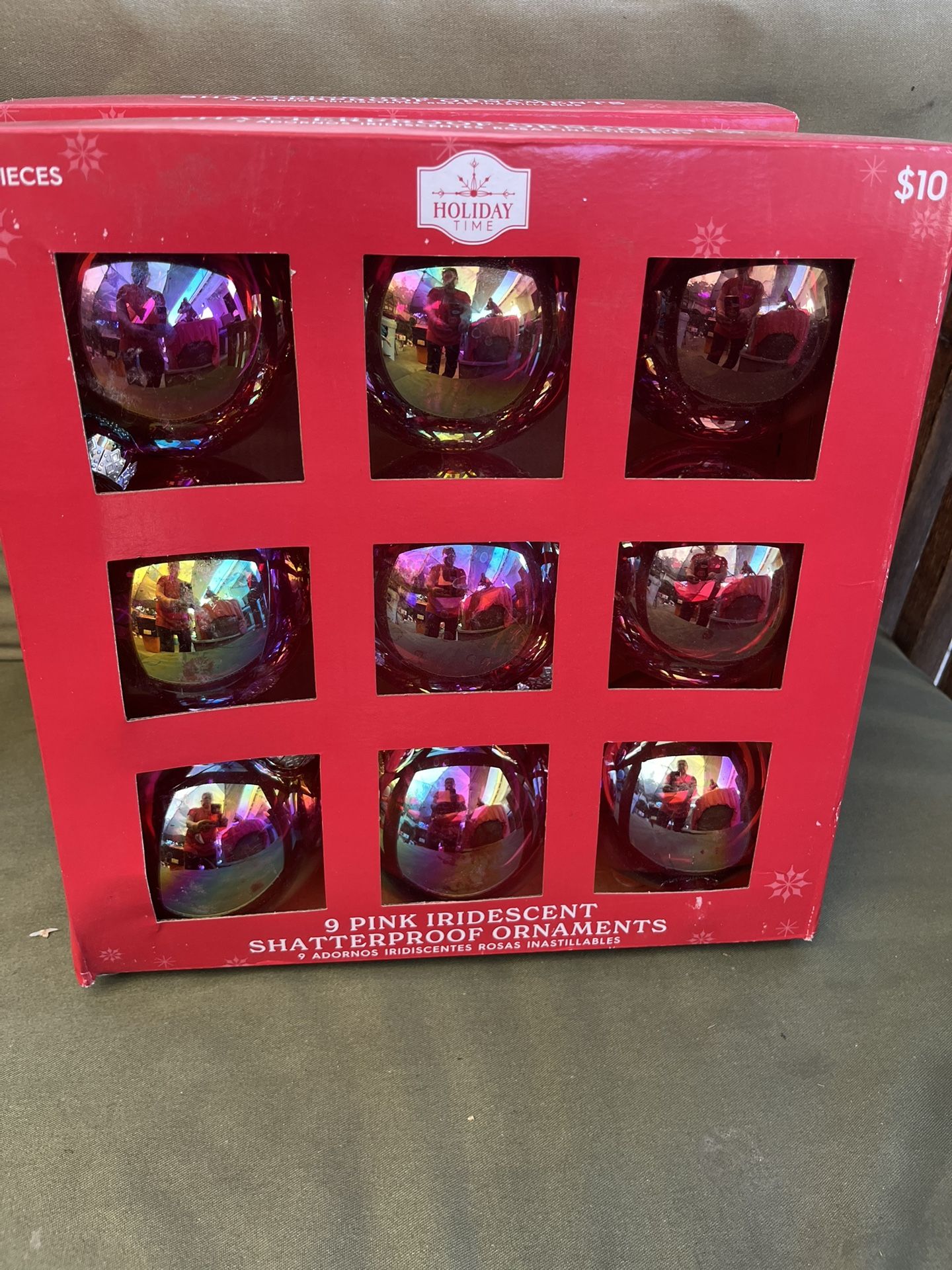 Son Esferas Para El Arbol De Navida Estan Nuevo’s &$2 Dolls Cada Caja