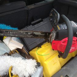 Craftsman S 180 Chainsaw. Runs Great, Needs New Chain  