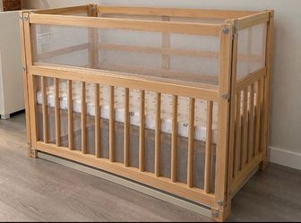 Kids crib just like new must go