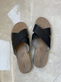 Izod Wines Flat Sandals 