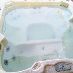 2011 Cal Spa Hot Tub ♨️ With Bluetooth Speakers And LEDs