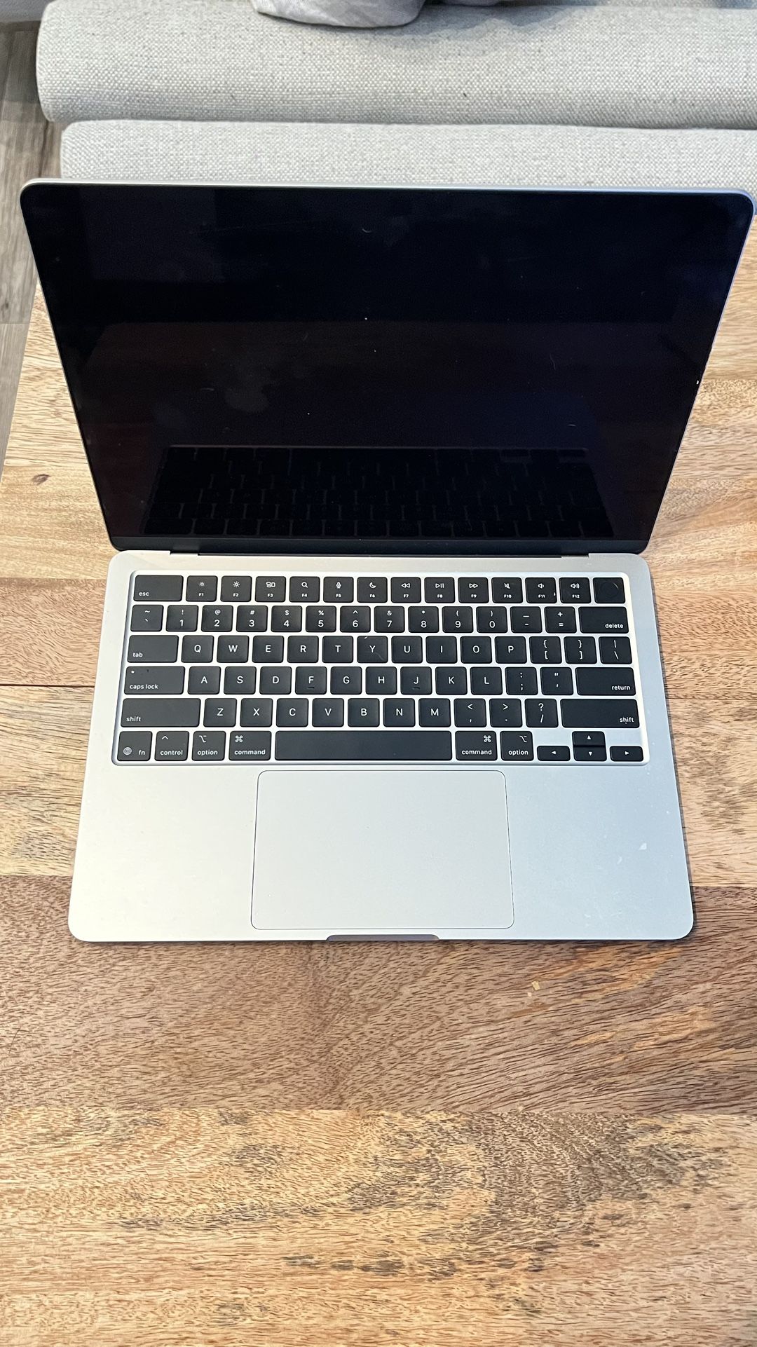 Apple MacBook Air 13” (M4, 2025) – 16GB / 256GB / Starlight