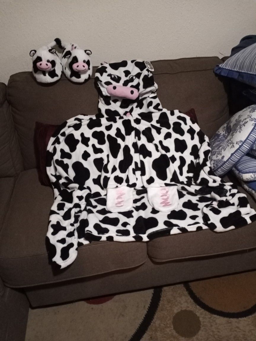 Cow Cozy Sleep Wrap With Hood And Matching Slippers NEW
