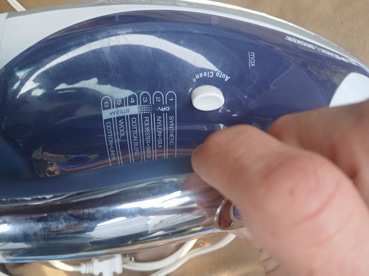 Black and Decker steam iron model :IR08X