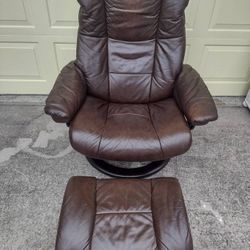 EKORNES STRESSLESS RECLINER CHAIR AND OTTOMAN