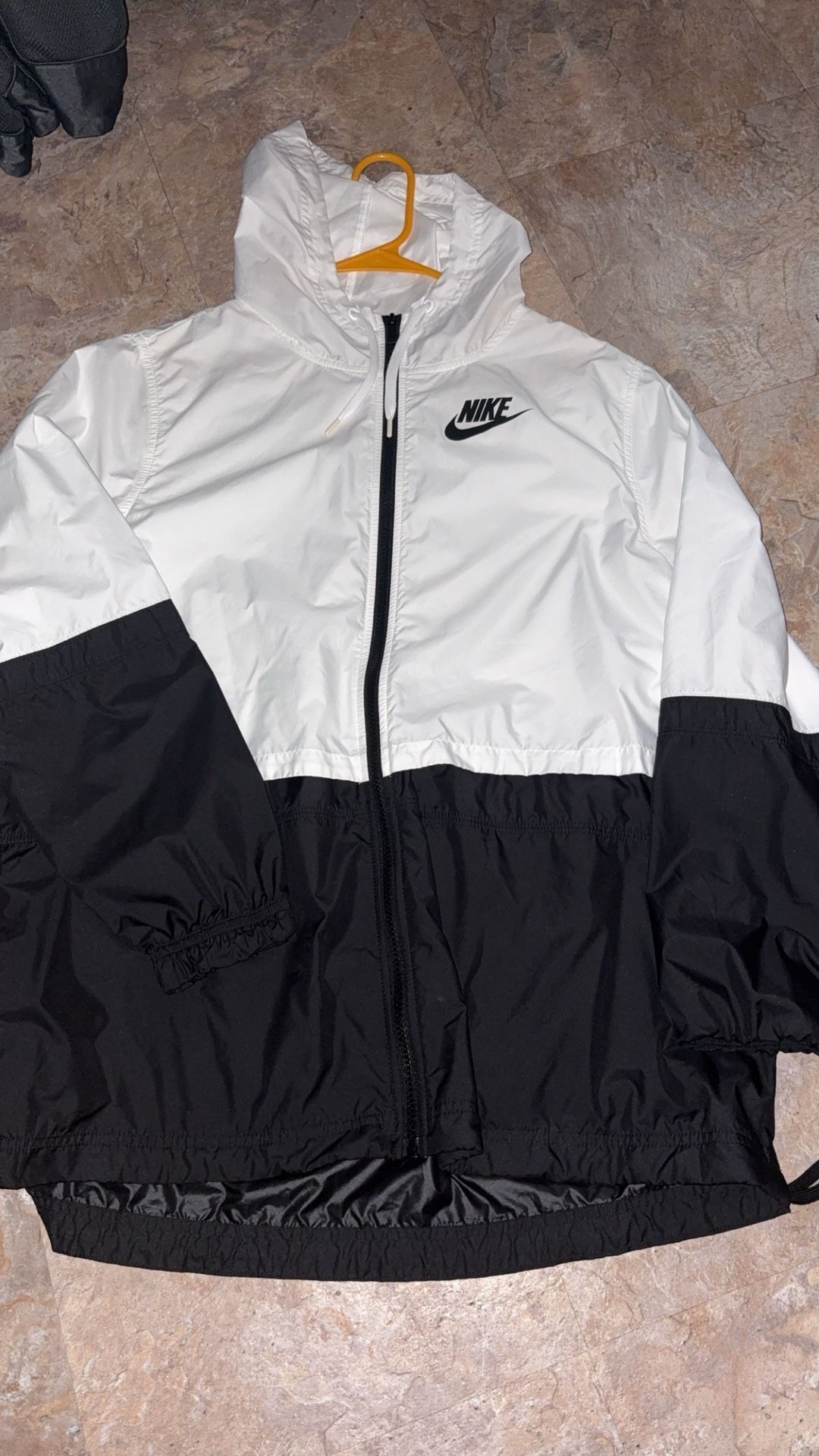 nike windbreaker