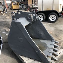 35” Caterpillar Bucket