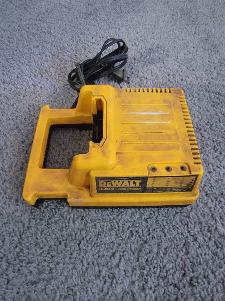 BLACK+DECKER LBXR20CK 20V Max Lithium Ion Battery + Charger for Sale in  Tempe, AZ - OfferUp