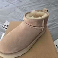 
Ugg Classic Ultra Mini