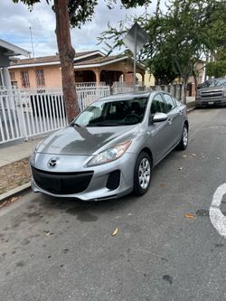 2013 Mazda 3 titulo limpio 4 cilindros 152xxx millas