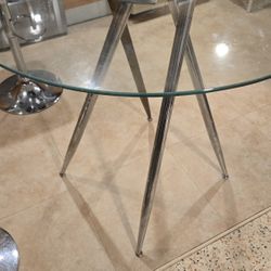 Glass Table With 4 White Chairs