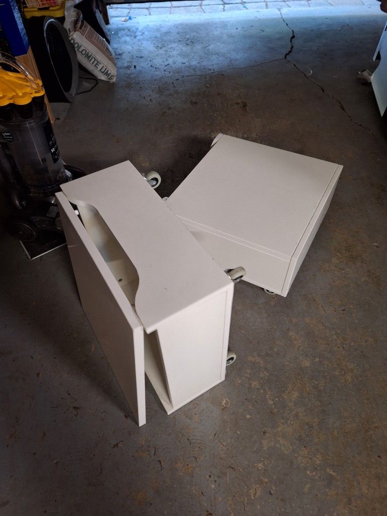 20x20x9 Under Bed Dravers On Wheels