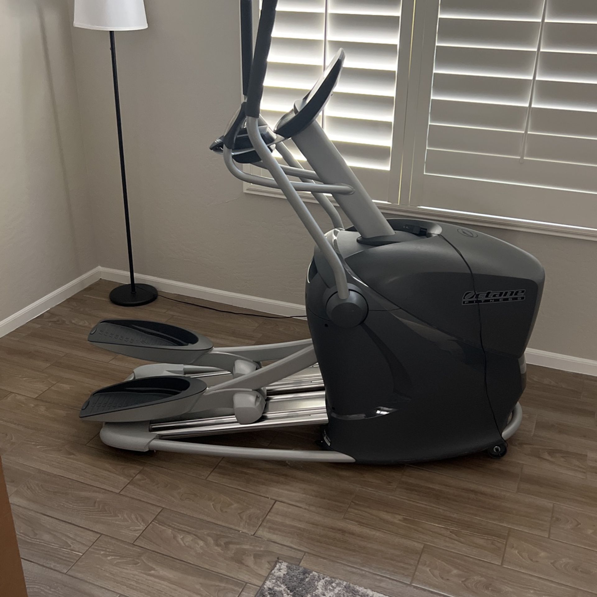 Octane Q35x Elliptical Machine