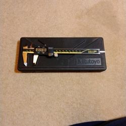 Mitutoyo 6" Digital Caliper / Micrometer