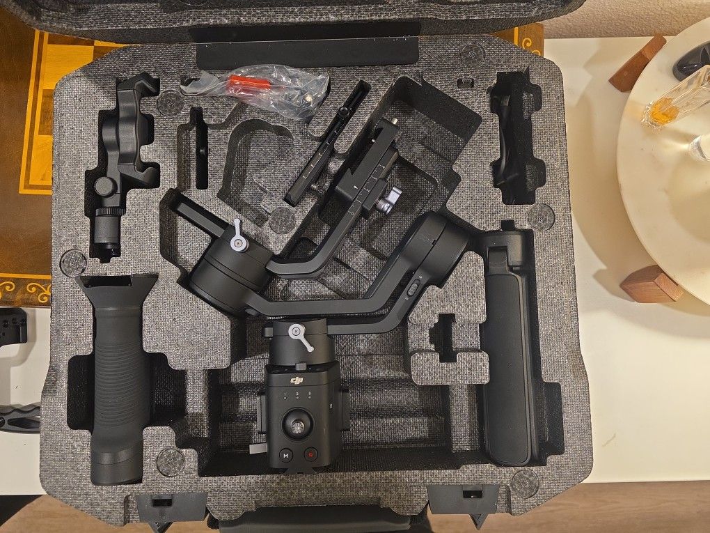Open Box (Not Used) DJI Ronin 3 Axis Gimball Stabilizer With Everything 