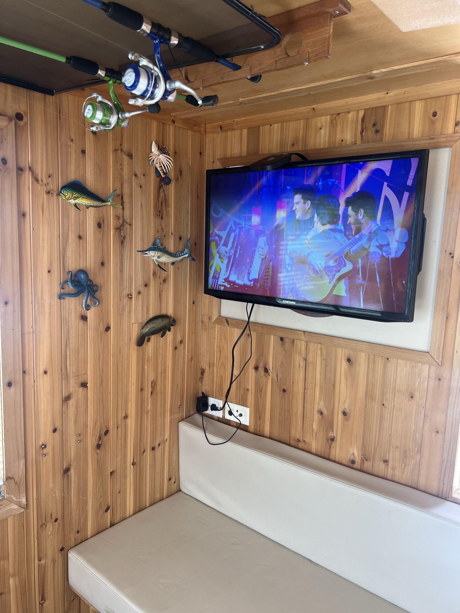 Houseboat 26 Ft Remodeled