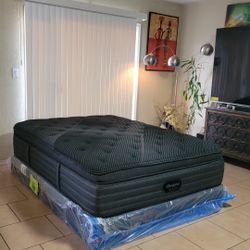 VERY NICE LIKE NEW QUEEN SIZE BEAUTY REST BLACK MATTRESS AND BOXSPRING FOR SALE! IN EXCELLENT CONDITION,  FREE DELIVERY 