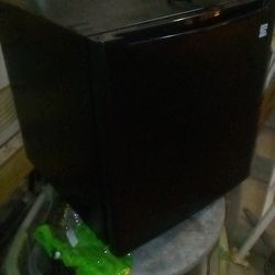 Kenmore Mini Refrigerator/ Freezer