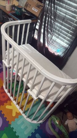 Bed side bassinet