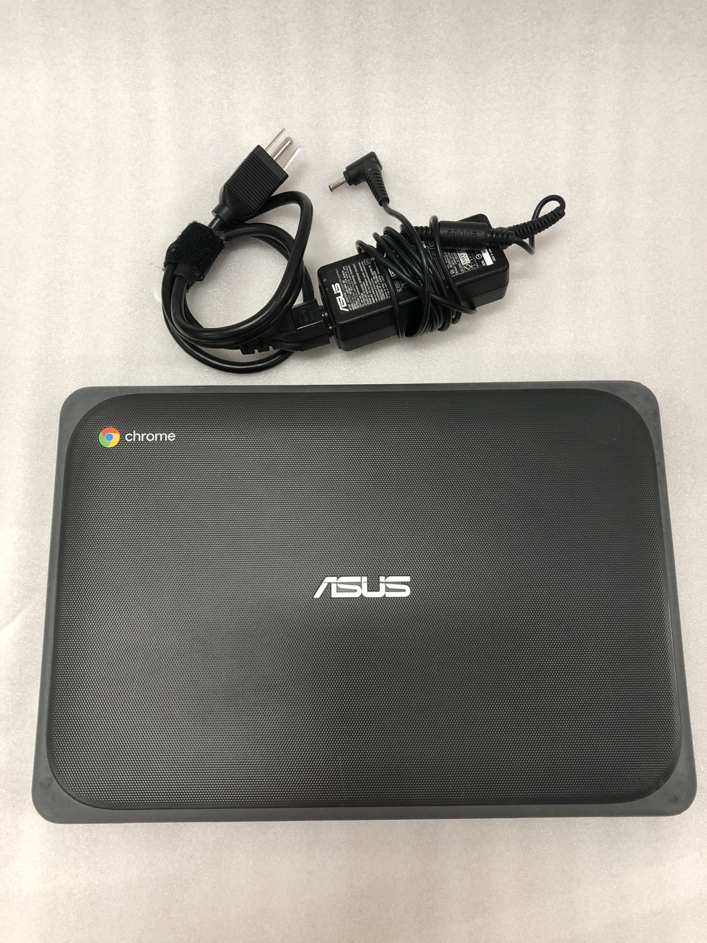 ASUS C202SA Chromebook and Charger Chrome Notebook Laptop 