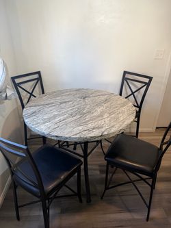 Dining table set