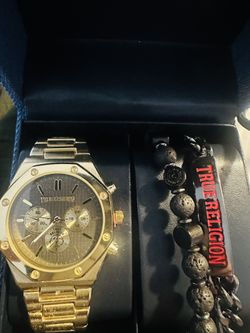 New Men’s True Religion watch and bracelet set 