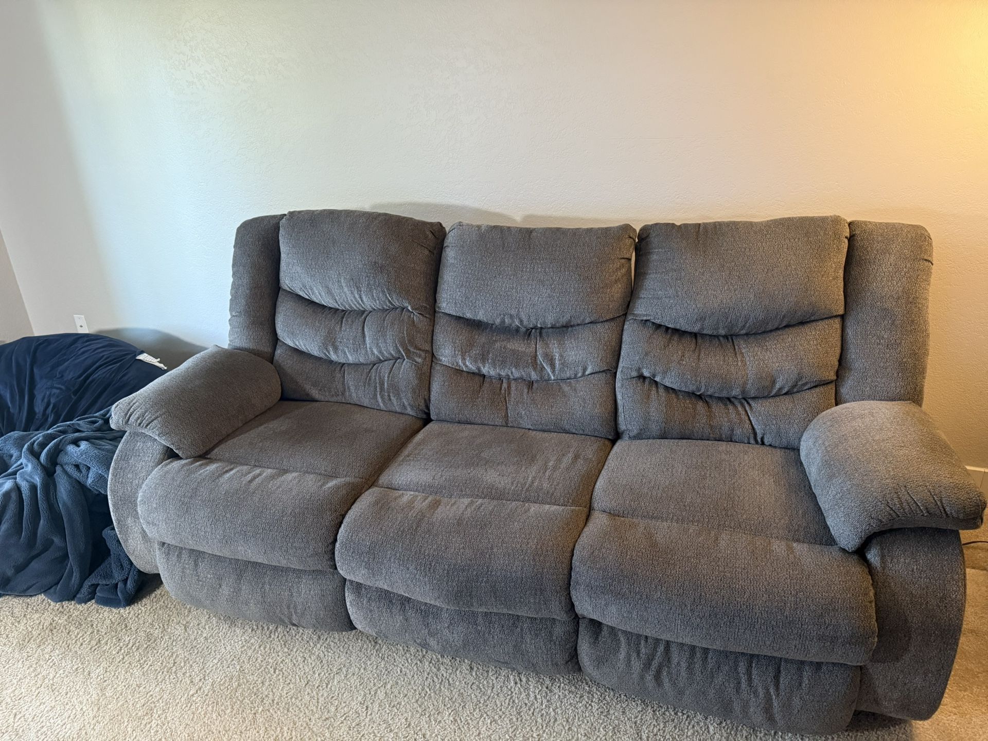 Reclining sofa