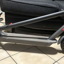 Electric scooter for 180$ it comes with the charger also only in OC Santa Ana CA