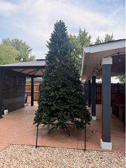12ft indoor Christmas Tree READ DESCRIPTION