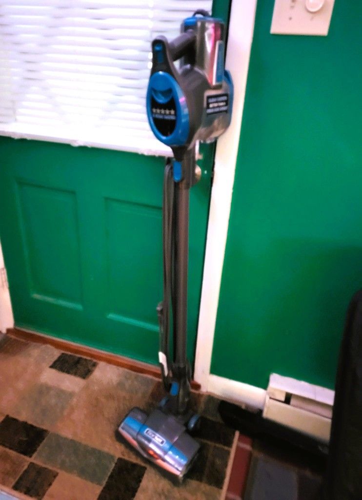 Shark® Rocket® Pet Corded Stick Vacuum HV300 - POWERFUL SUCTION AND BRUSH