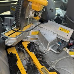 Dewalt 12” Dual Bevel Miter Saw