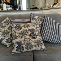 Six Beautiful Coach Corners Nice Blue Color Berfect For Coaches With No Back Support Because Of There Size