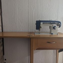 Sewing Machine w/table