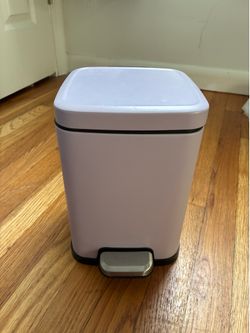 Compact trash can