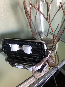 Ribbon lady like cosmetic pouch