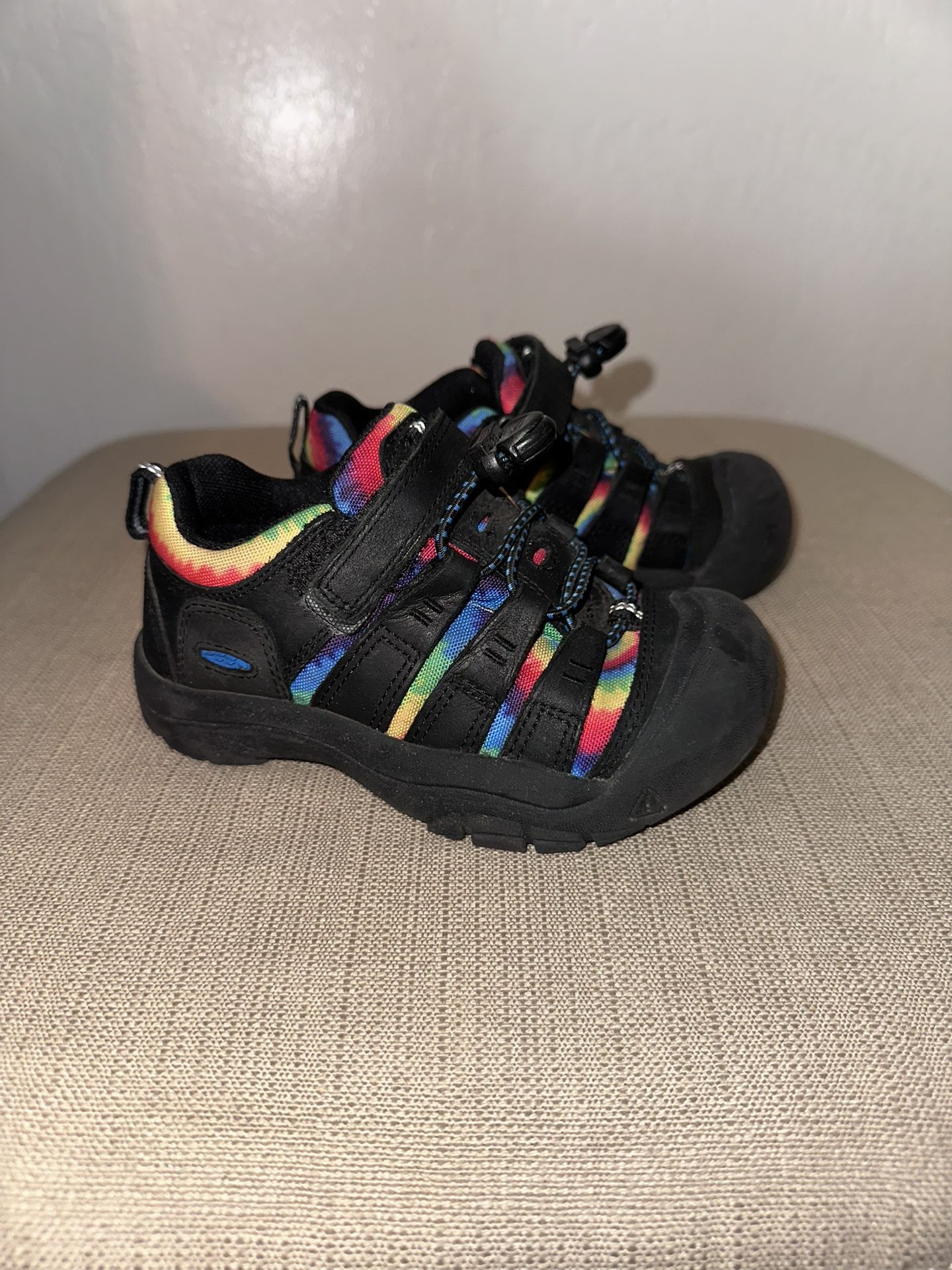 Kids unisex KEEN shoes Size 11