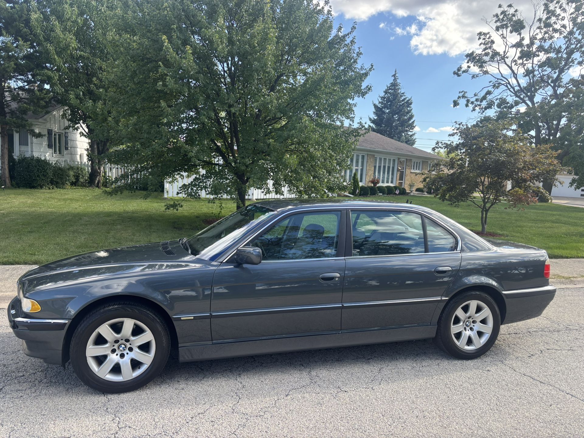 2001 BMW 740iL